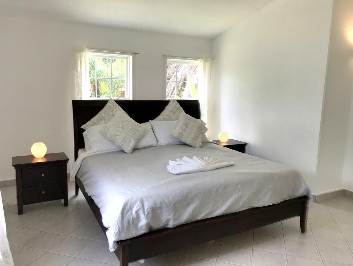 The White House Villa Jolly Harbour Exterior foto